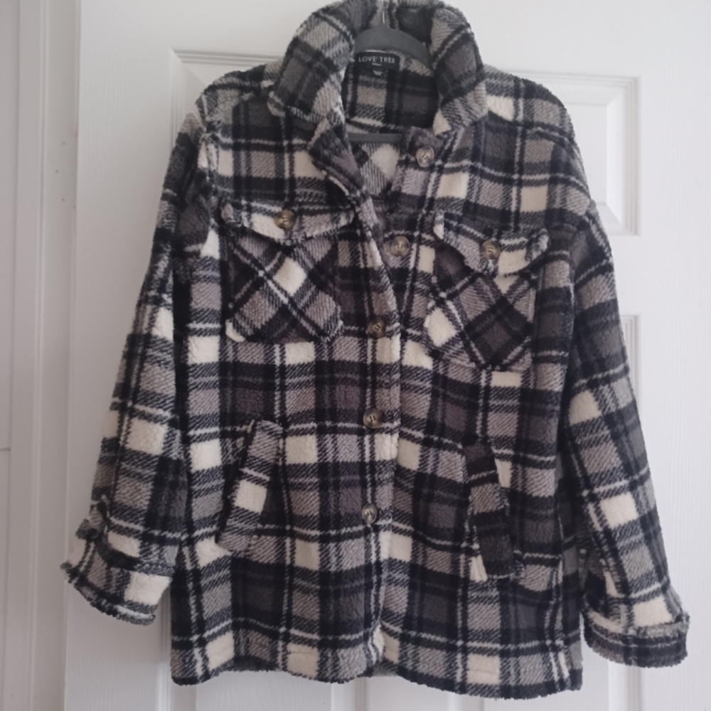 Woman's Plaid Oversized Sherpa Jacket